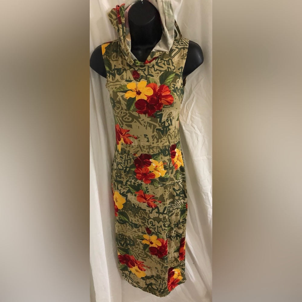 Olive multi red and yellow flowers soft knit hoodie dress size small brand new‎
